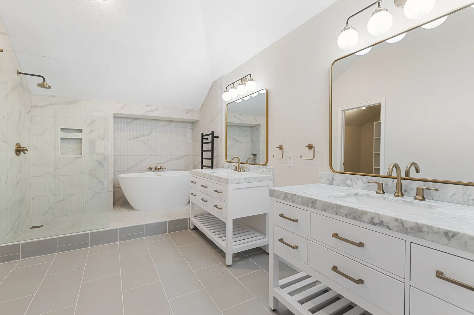 Bathroom refresh at Haven Pl in Allen, TX after Renovation Sells Dallas: white double vanity, new mirrors, lighting, and tile