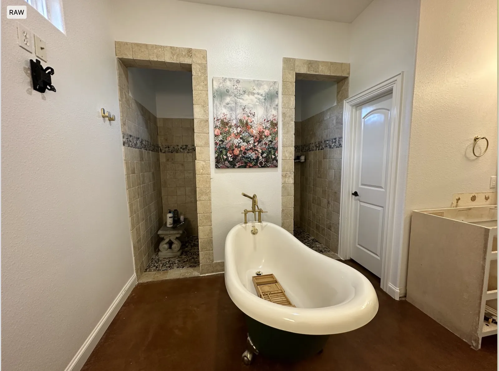 Lake Breeze Dr. primary bathroom in McKinney before the renovation